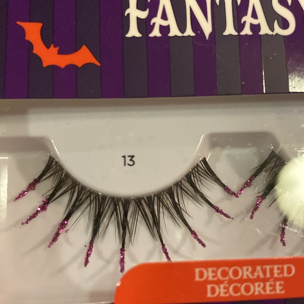 Halloween Lashes - Picture 2 of 2